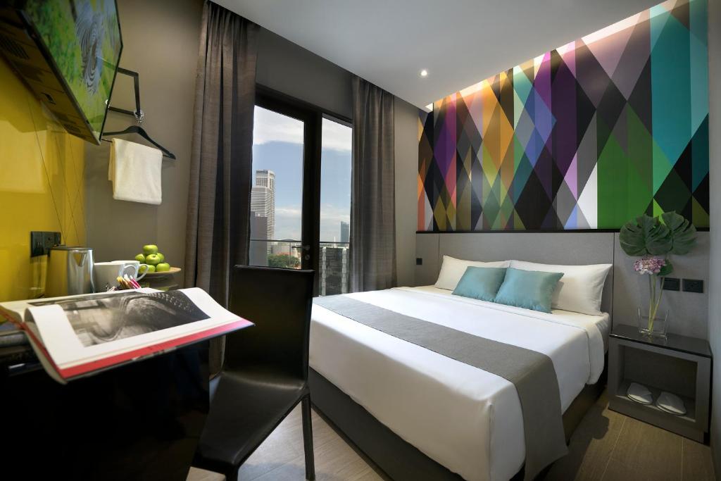 Двухместный (Улучшенный двухместный номер с 1 кроватью и балконом) отеля Hotel Mi, Сингапур (город)