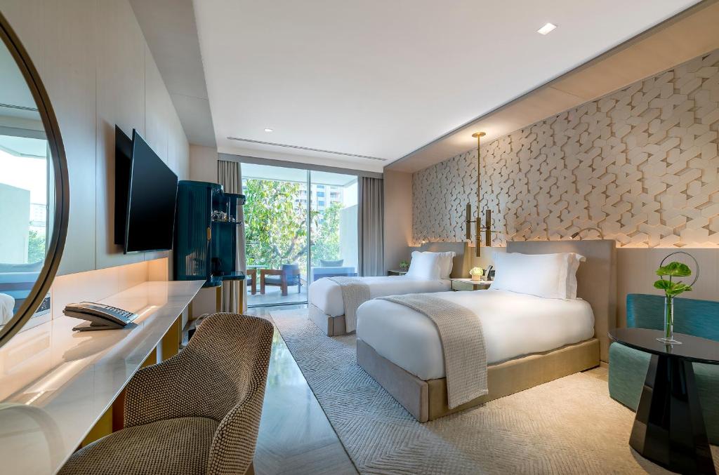 Двухместный (Улучшенный двухместный номер с 2 отдельными кроватями) курортного отеля Five Palm Jumeirah Dubai, Дубай