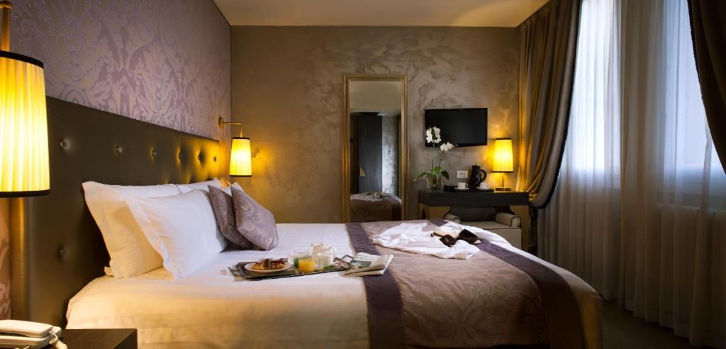 Двухместный (Улучшенный двухместный номер с 1 кроватью) отеля Arcadia Boutique Hotel, Венеция