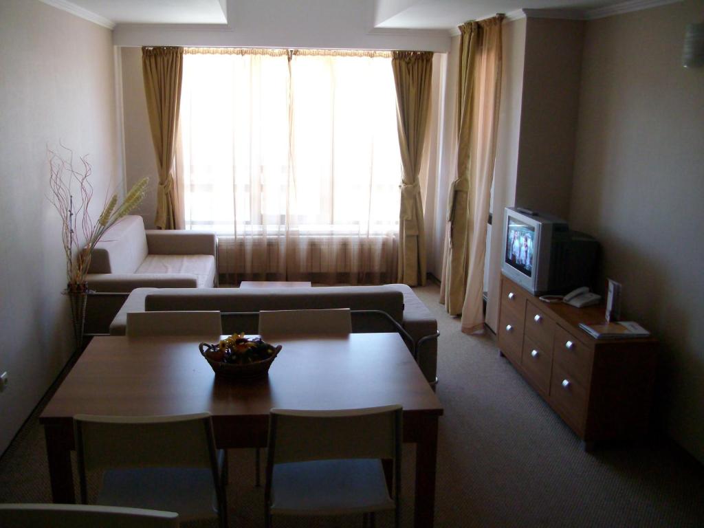 Апартаменты (Просторные апартаменты с 1 спальней (для 4 взрослых)) апарт-отеля Snezhanka Apartments TMF, Пампорово