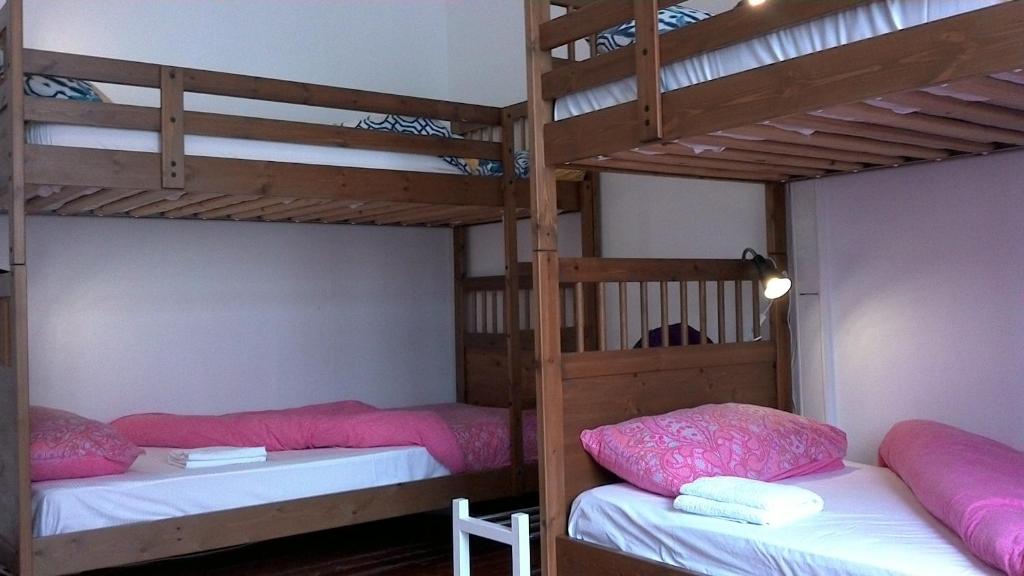 Номер (Спальное место на двухъярусной кровати в общем номере для мужчин и женщин) хостела Casa Azul Hostel, Синтра