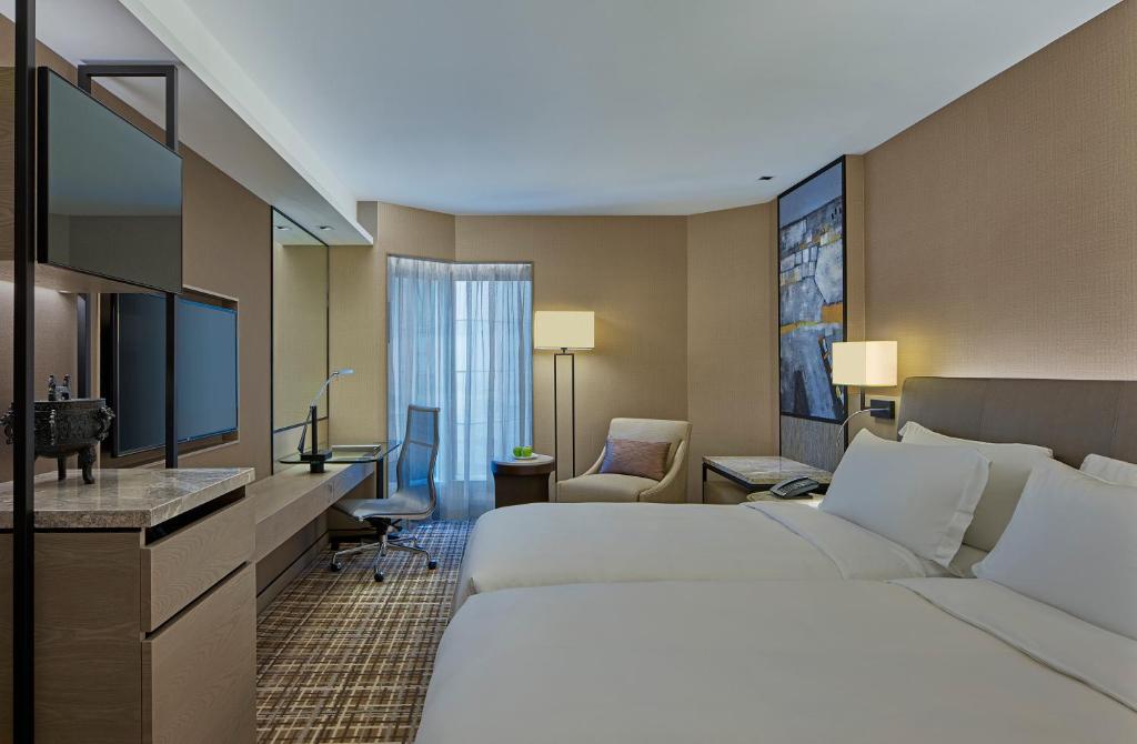 Двухместный (Номер Делюкс с кроватью размера «king-size» или 2 отдельными кроватями) отеля New World Millennium Hong Kong Hotel, Гонконг (город)