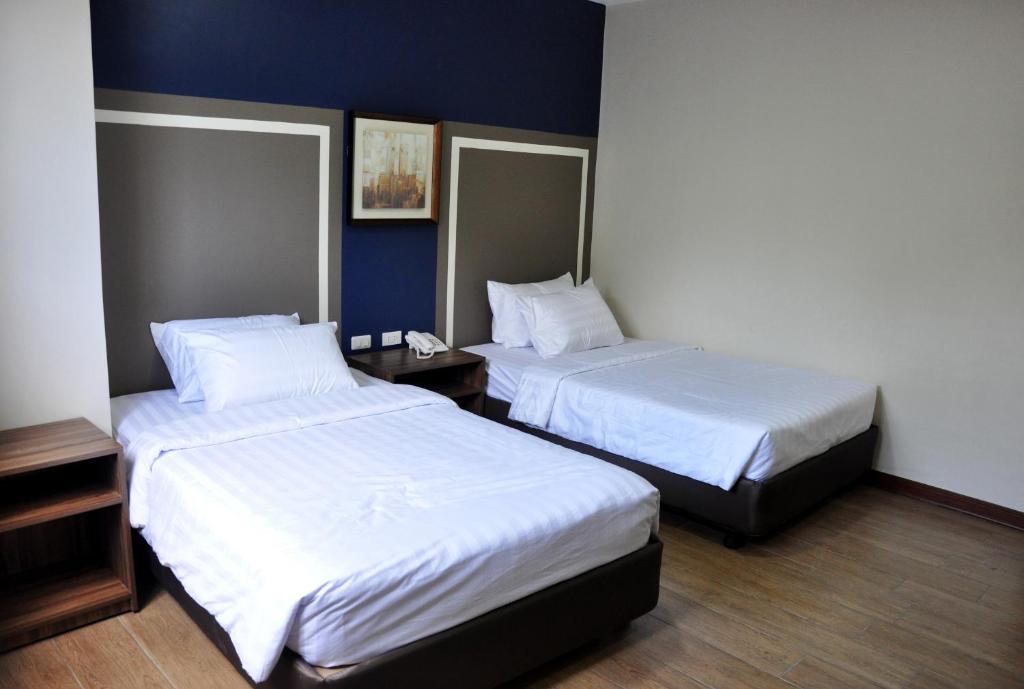 Двухместный (Улучшенный двухместный номер с 1 кроватью или 2 отдельными кроватями) отеля S Hotel & Residences, Себу