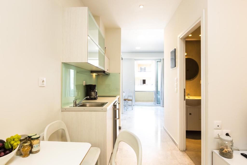 Сьюит (Улучшенные апартаменты с боковым видом на море, 2 этаж) апартамента Meltemi Apartments, Ретимно, Крит
