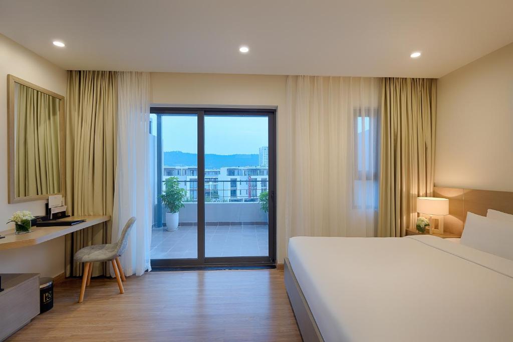 Двухместный (Двухместный номер Делюкс с 2 отдельными кроватями) курортного отеля Royal Lotus Ha Long Resort & Villas, Халонг