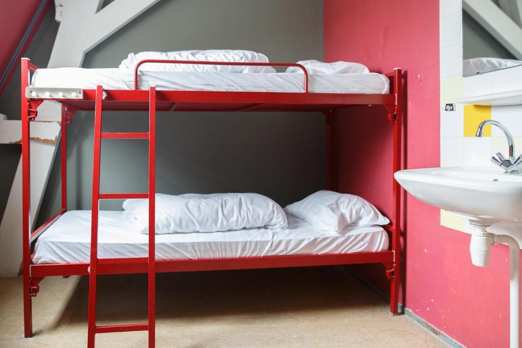 Номер (Кровать в общем номере для женщин с 4 кроватями) хостела Shelter City Christian Hostel, Амстердам
