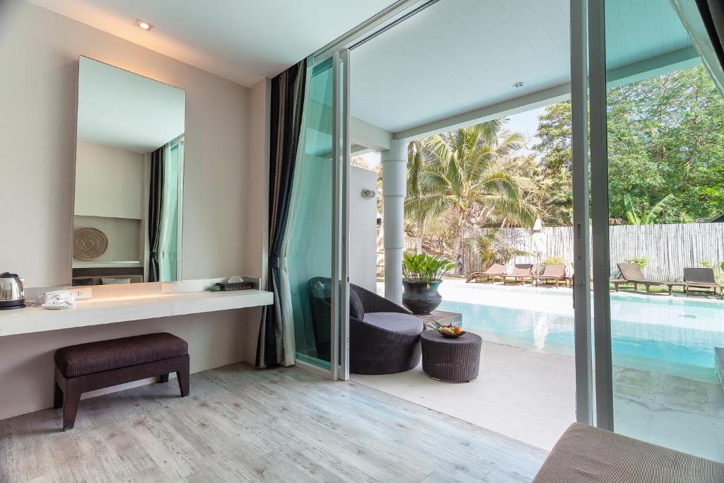 Двухместный (Двухместный номер Делюкс с 1 кроватью или 2 отдельными кроватями, доступ к бассейну) курортного отеля Sarikantang Resort And Spa, Пханган