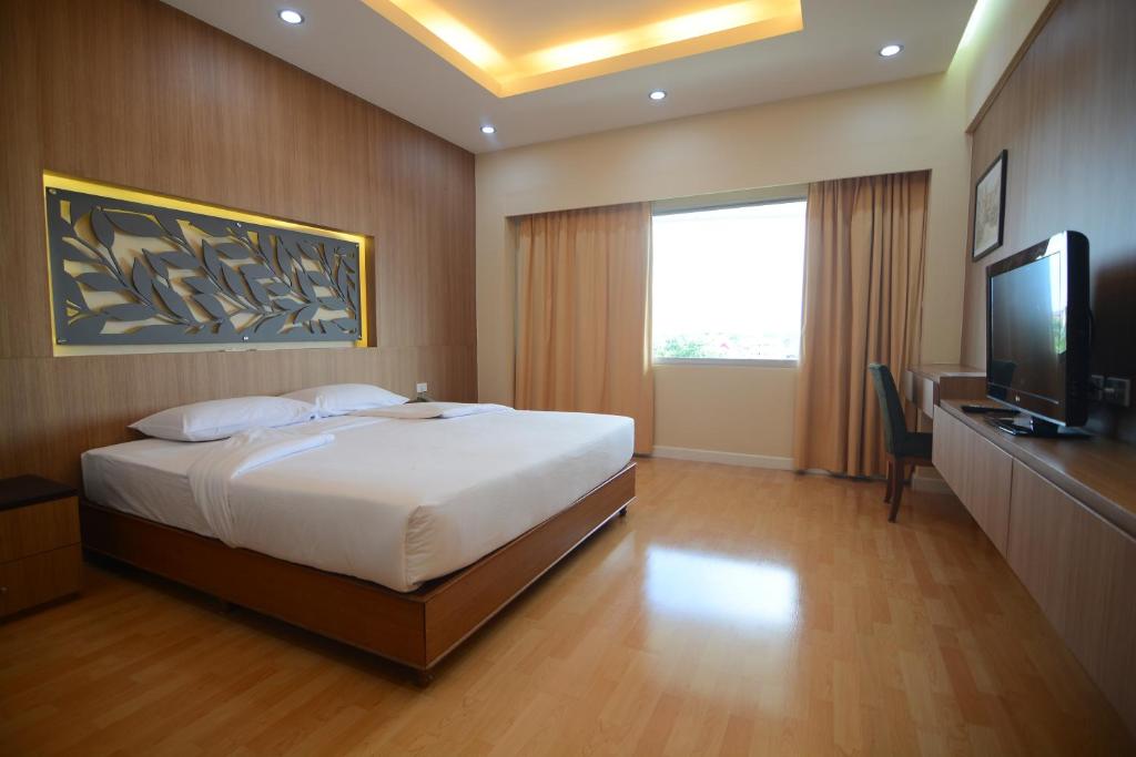 Двухместный (Двухместный номер «Гранд» Делюкс с 1 кроватью) отеля Charoen Hotel, Удонтхани