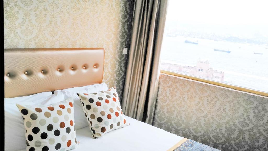 Двухместный (Двухместный номер Делюкс с 1 кроватью или 2 отдельными кроватями и видом на море) отеля Grand City Hotel, Гонконг (город)