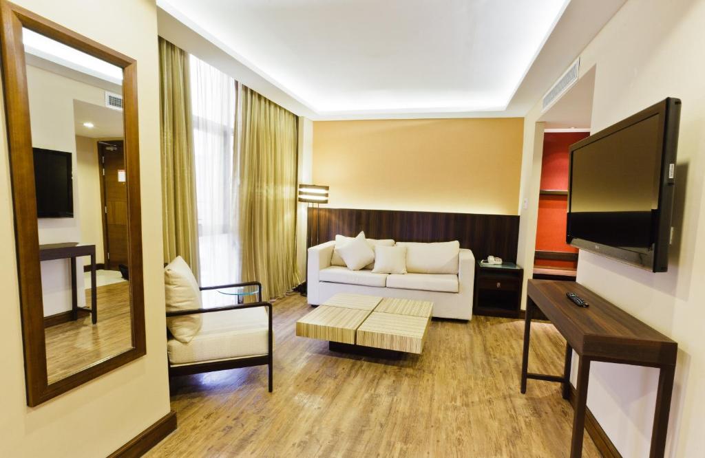 Сьюит (Люкс с 1 спальней) отеля Ramada by Wyndham Manila Central, Манила
