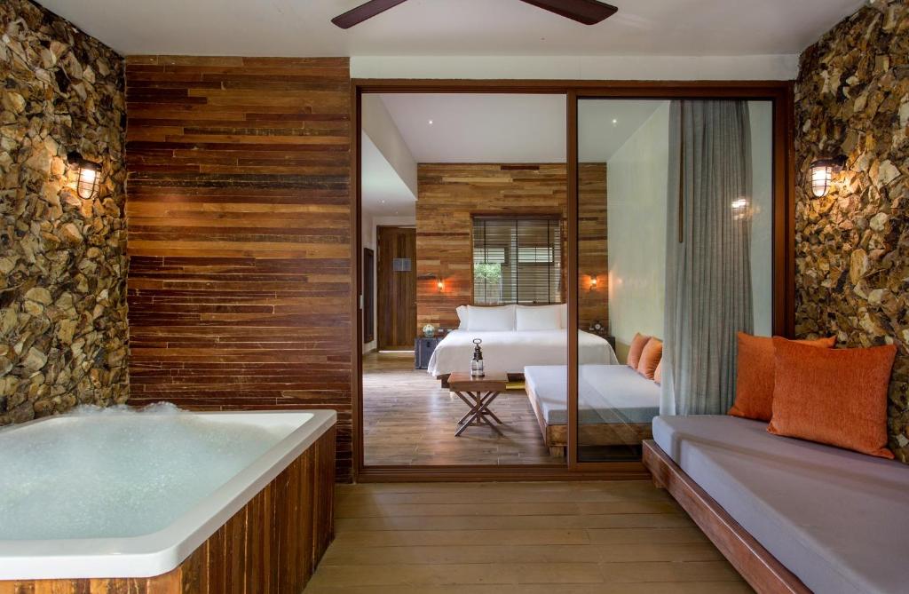 Двухместный (Улучшенный двухместный номер с 1 кроватью или 2 отдельными кроватями и видом на сад) курортного отеля U Pattaya, Паттайя