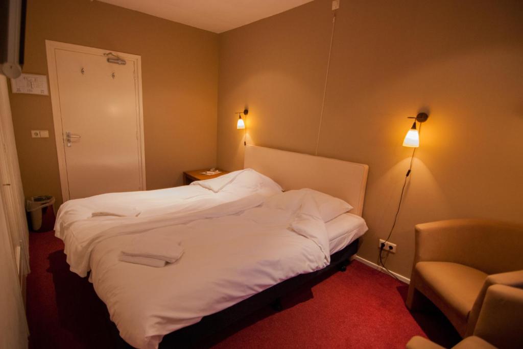 Двухместный (Стандартный двухместный номер с 1 кроватью или 2 отдельными кроватями) отеля Hotel Bom, Берген-оп-Зом