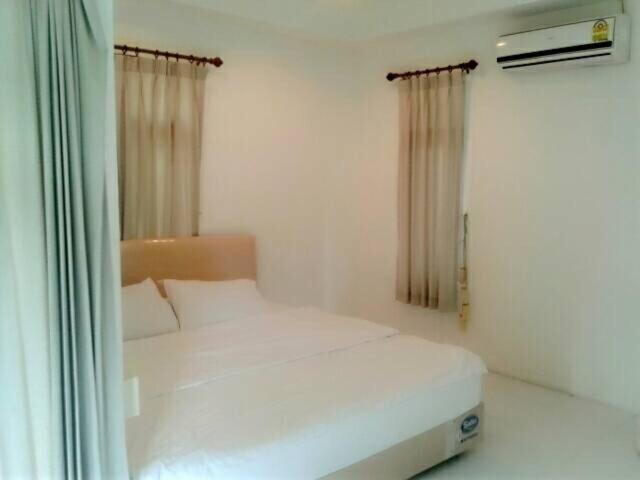 Двухместный (Улучшенный двухместный номер с 1 кроватью и видом на канал) курортного отеля Young Coconut Garden Home Resort, Ампхава