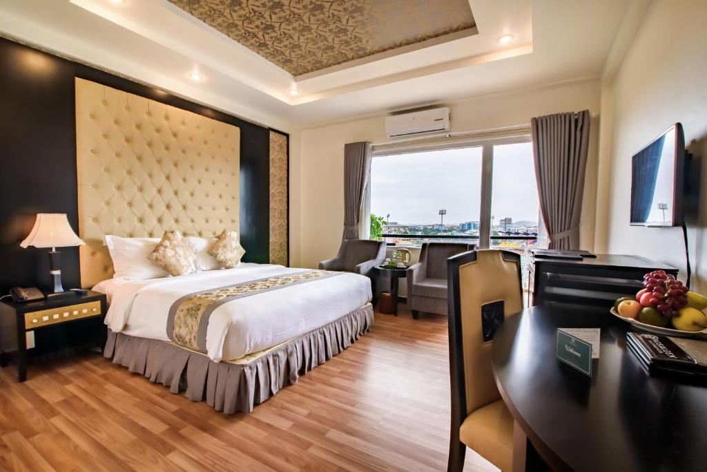 Двухместный (Двухместный номер Делюкс с 1 кроватью) отеля Rosaleen Boutique Hotel, Хюэ