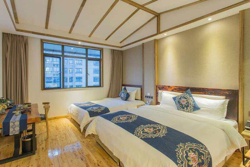 Семейный (Chinese Mainland Citizens- Family Room with Shower), QingJu Hotel(Wang Ping Street)