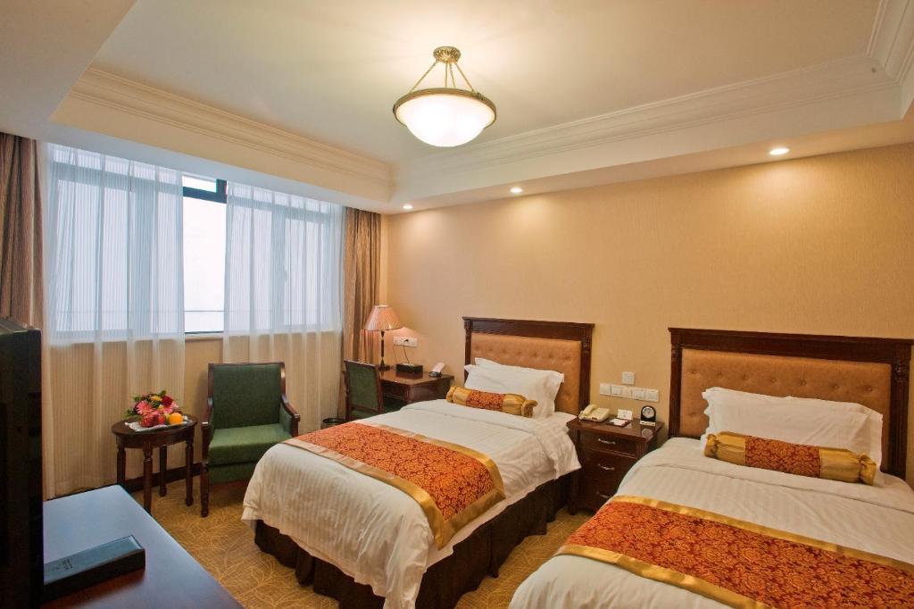 Двухместный (Улучшенный двухместный номер с 2 отдельными кроватями) отеля Jin Jiang Pacific Hotel, Шанхай