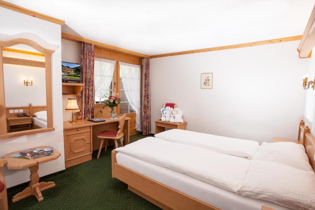 Двухместный (Стандартный двухместный номер с 1 кроватью) отеля Hotel Simmenhof, Ленк
