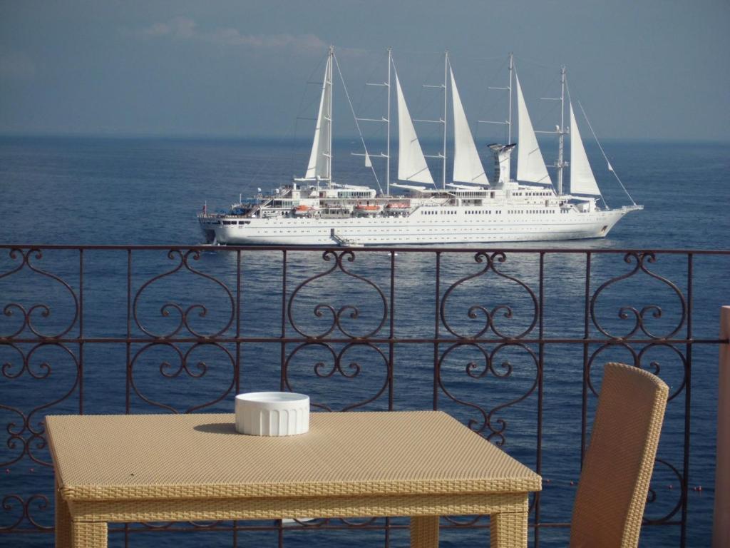 Двухместный (Двухместный номер с 1 кроватью, вид на море), Capri Inn