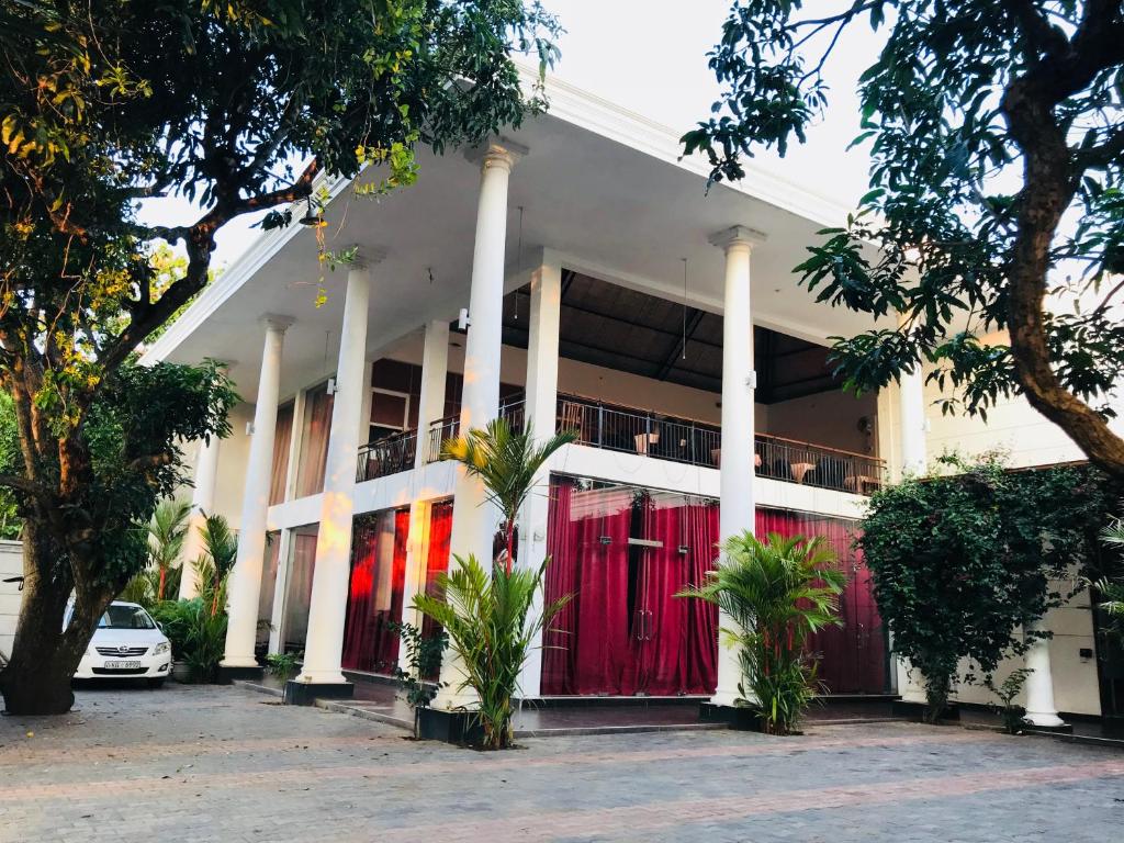 Отель Creston Park, Анурадхапура