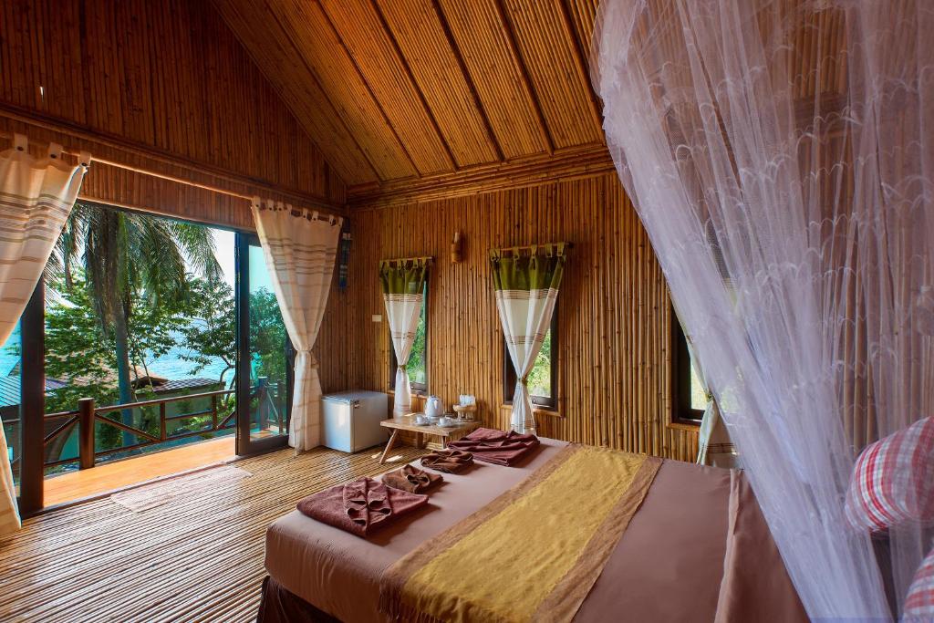 Номер (Бунгало из бамбука в саду) курортного отеля Phiphi Rantee Cliff, Пхи-Пхи