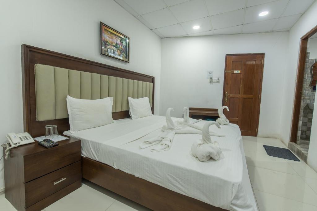 Двухместный (Улучшенный двухместный номер с 1 кроватью) отеля Metro City Hotel, Коломбо
