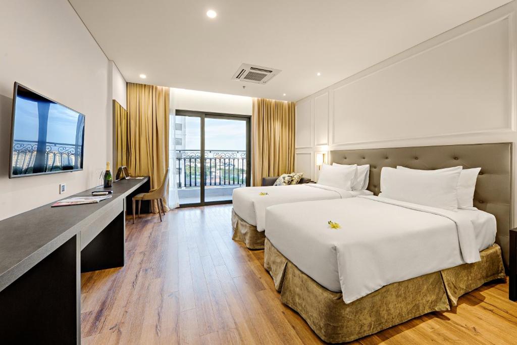 Двухместный (Deluxe Twin Room City View with Balcony), Danang Golden Bay