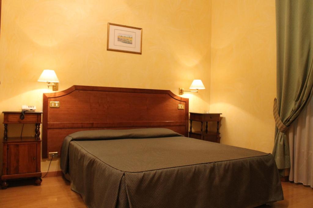 Двухместный (Двухместный номер с 1 кроватью или 2 отдельными кроватями) отеля Hotel Fiori, Рим