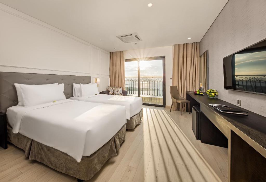 Двухместный (Executive Twin Room with Balcony and Bay View), Danang Golden Bay