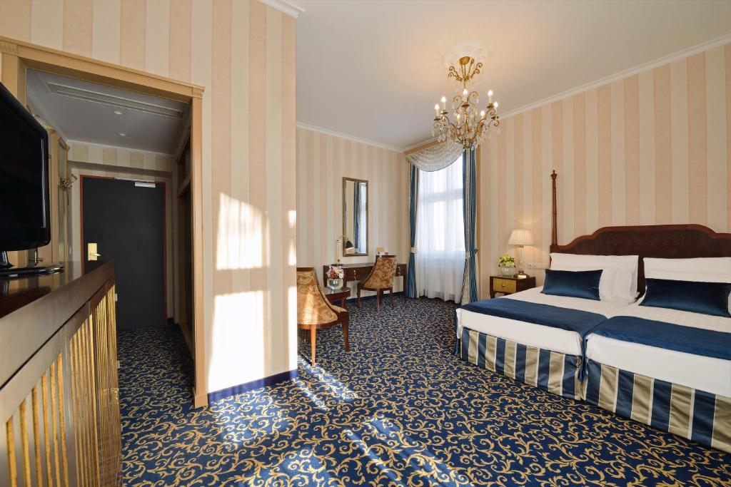 Двухместный (Двухместный номер Делюкс Плюс с 2 отдельными кроватями) отеля Danubius Grand Hotel Margitsziget, Будапешт