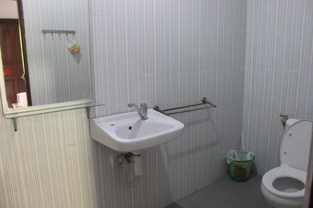 Двухместный (Двухместный с 1 кроватью или 2 отдельными кроватями и душем) семейного отеля Gedul Homestay, Чангу