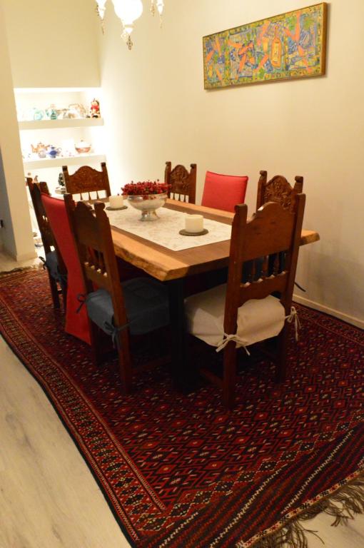 Вилла (Вилла с 4 спальнями), Athenian House in Plaka - 4 Bdrm Villa - 10 adults