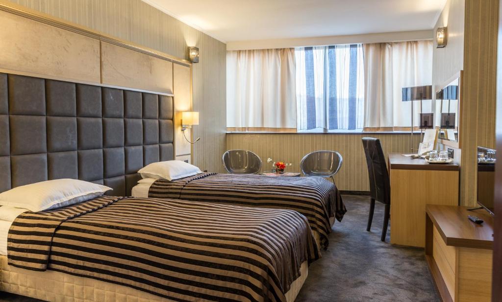 Двухместный (Двухместный номер с 2 отдельными кроватями) отеля Cosmopolitan Hotel & Wellness, Русе
