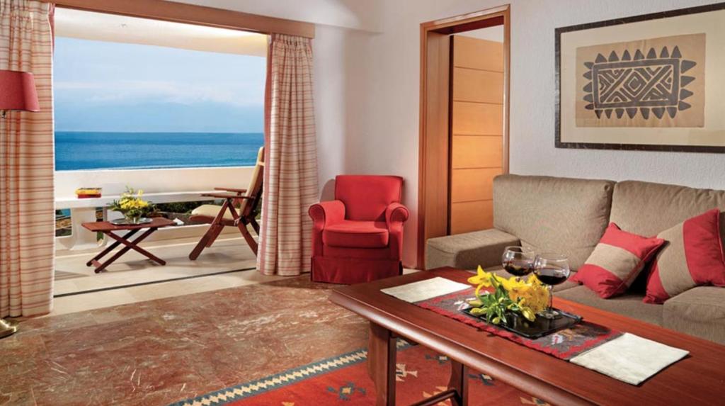 Сьюит (Люкс с 1 спальней и видом на море) курортного отеля Elounda Mare Relais & Châteaux Hotel, Элунда
