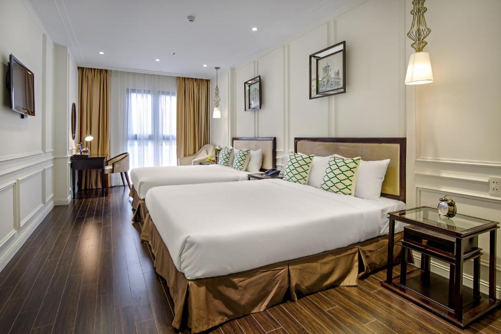 Четырехместный (Четырехместный номер Делюкс) отеля The Herriott Hotel & Suite, Дананг