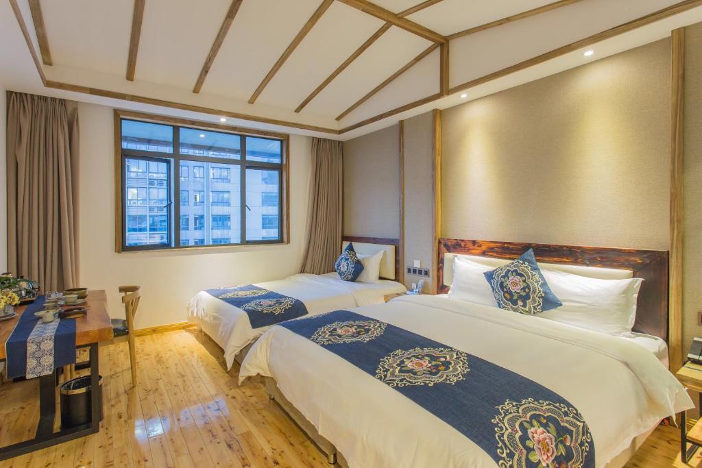 Семейный (Chinese Mainland Citizens- Family Room with Shower) отеля QingJu Hotel(Wang Ping Street), Чэнду