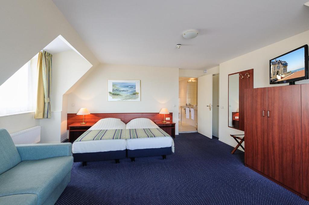 Двухместный (Улучшенный двухместный номер с 2 отдельными кроватями и видом на море) отеля Boulevard Hotel Scheveningen, Схевенинген