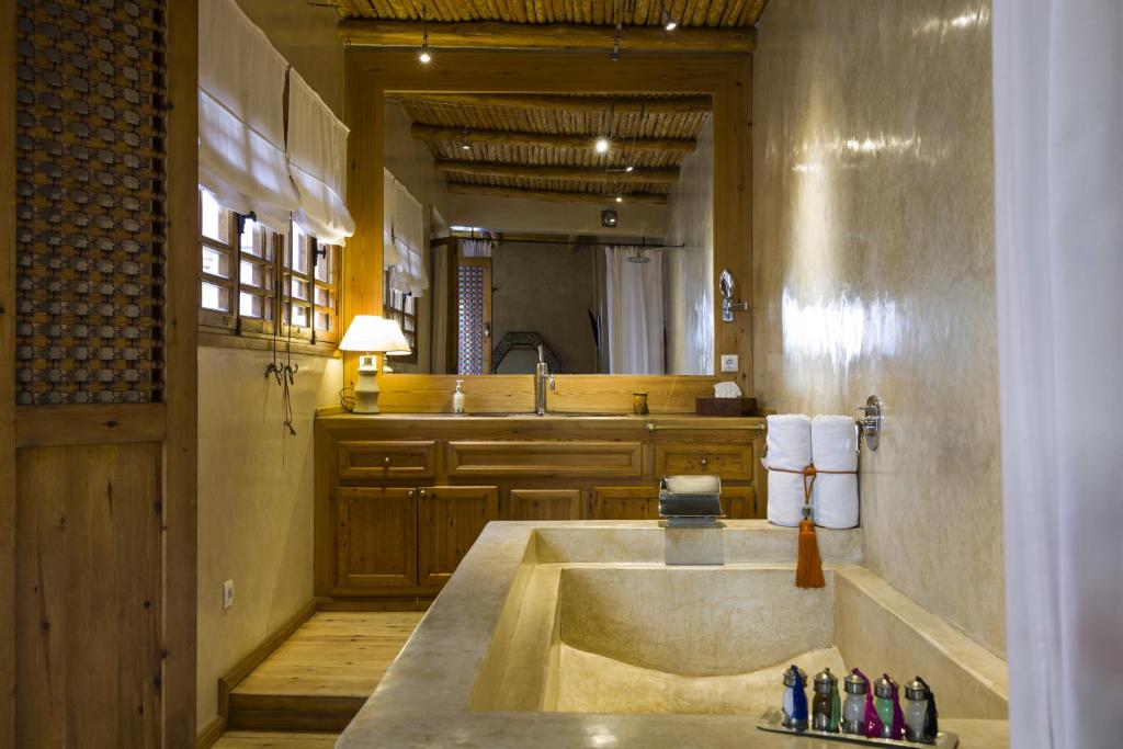 Двухместный (Улучшенный двухместный номер с 1 кроватью) отеля Riad Chbanate, Эс-Сувейра