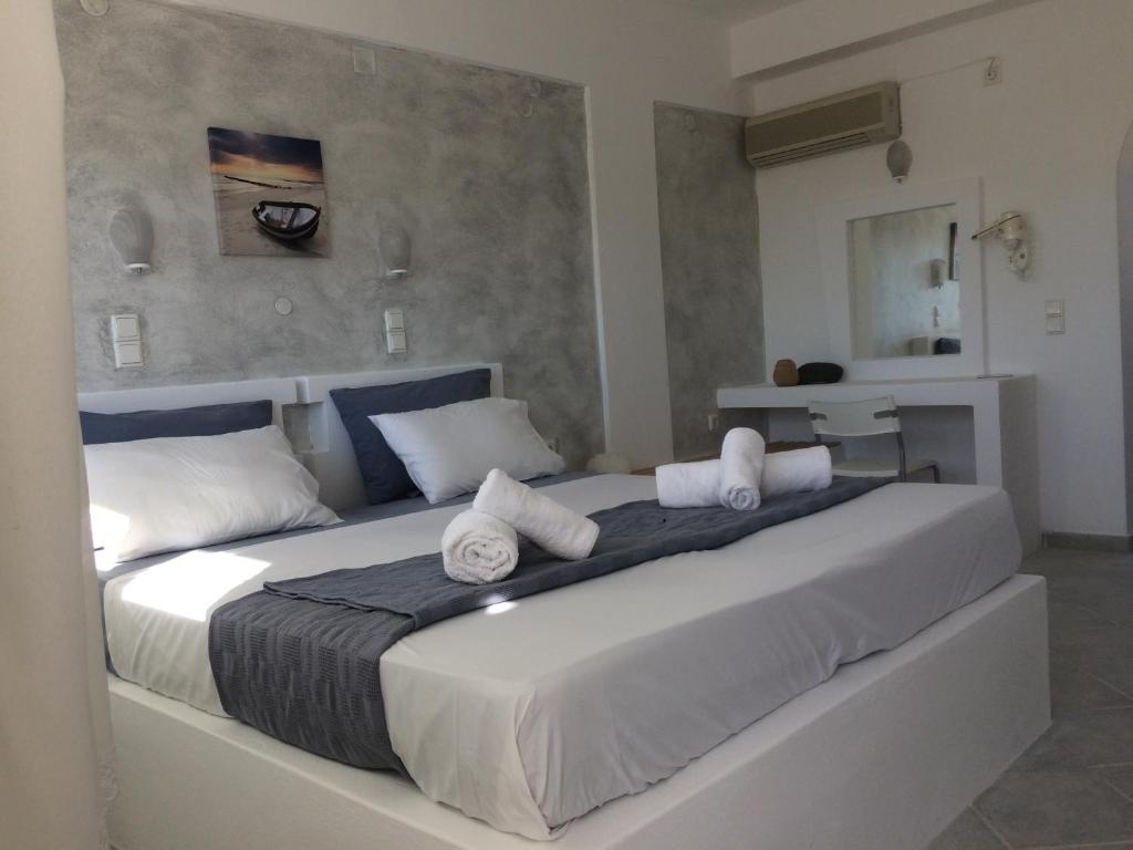 Двухместный (Двухместный номер Делюкс с 1 кроватью) отеля Lagada Beach Hotel, Адамас