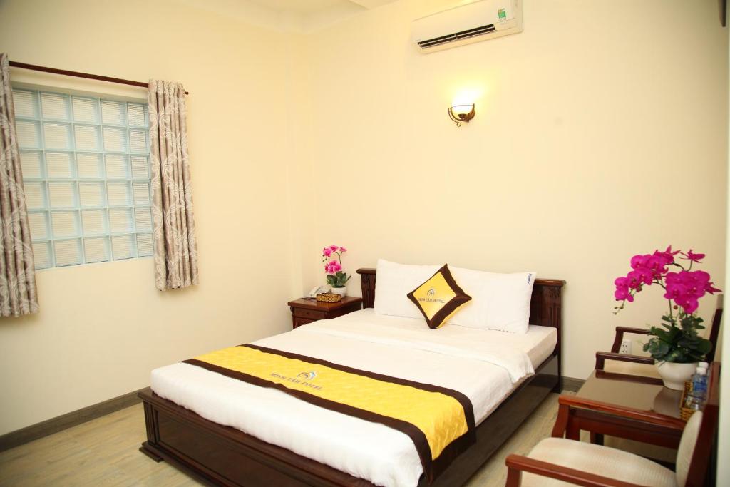 Двухместный (Улучшенный двухместный номер с 1 кроватью) отеля Minh Tam Hotel and Spa, Хошимин