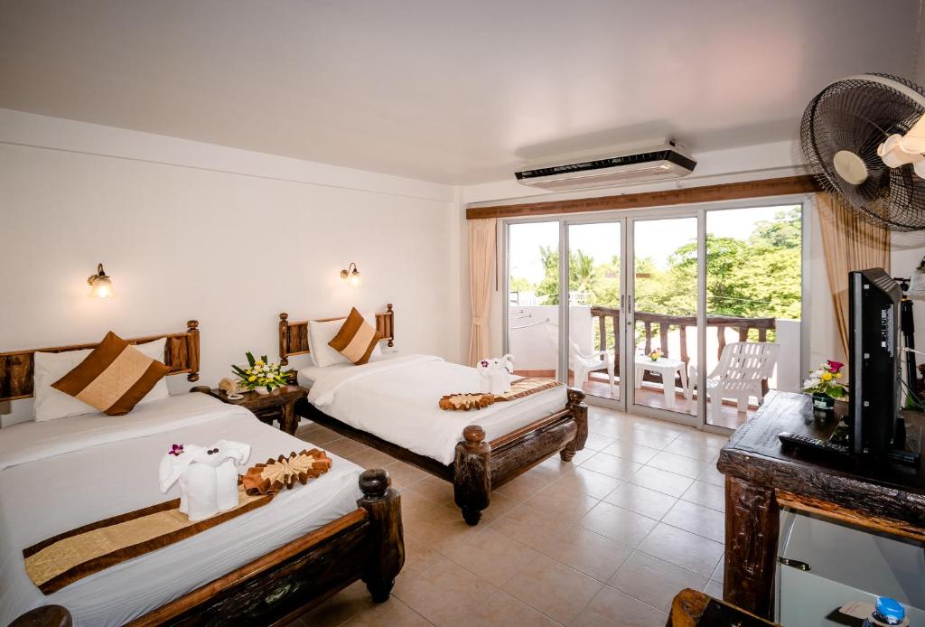Двухместный (Улучшенный двухместный номер с 2 отдельными кроватями) отеля Aonang Sunset Hotel, Краби