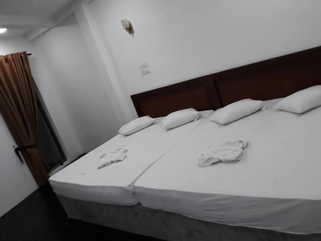 Трехместный (Трехместный номер Делюкс) отеля The Kingston Hotel, Кирибатгода