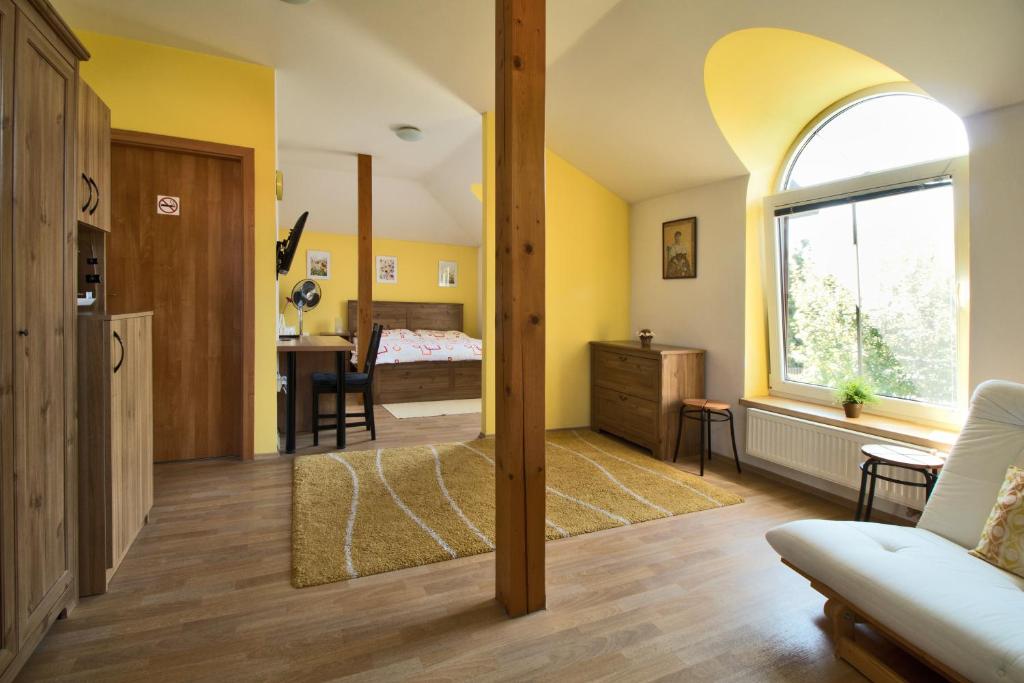 Двухместный (Улучшенный двухместный номер с 1 кроватью) гостевого дома Penzion Lilie, Литомишль