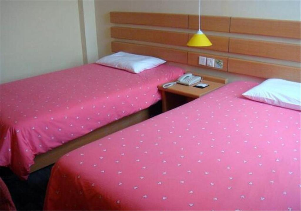 Двухместный (Специальное предложение для граждан материкового Китая - Двухместный номер с 2 отдельными кроватями) отеля Home Inn Ji'nan Yingxiongshan Road, Цзинань