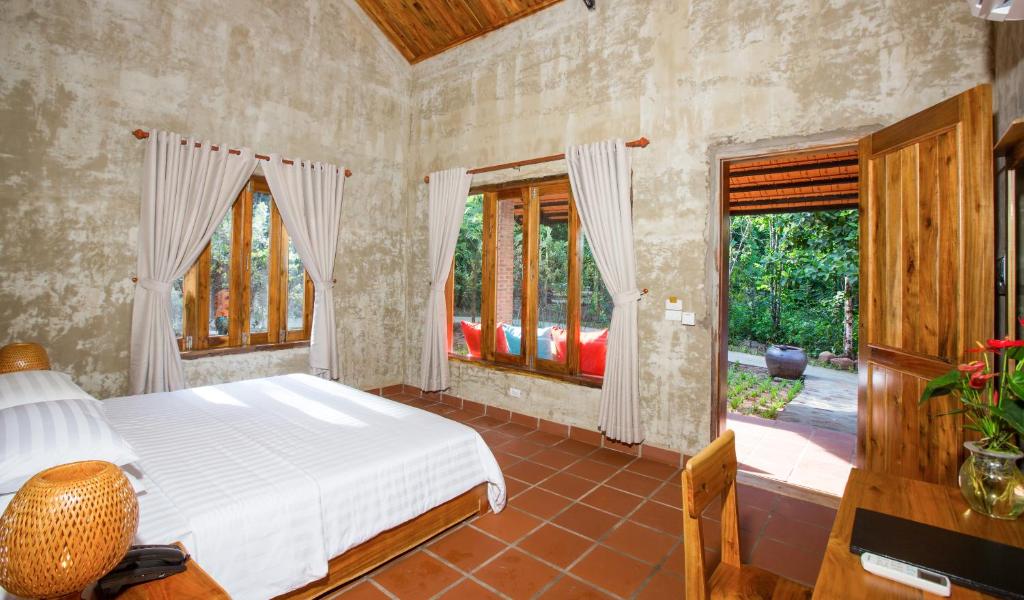 Номер (Улучшенное бунгало с видом на сад) курортного отеля Phu Quoc Valley Resort, Дуонг-Донг