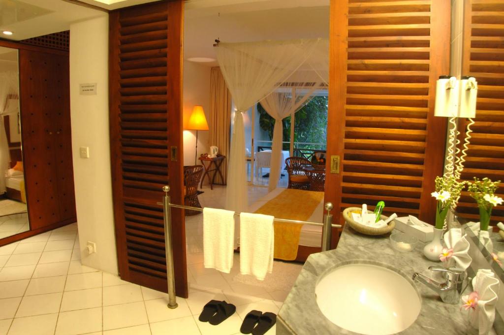 Двухместный (Номер Comfort Zimmer — «все включено») курортного отеля Lanka Princess All Inclusive Hotel, Бентота