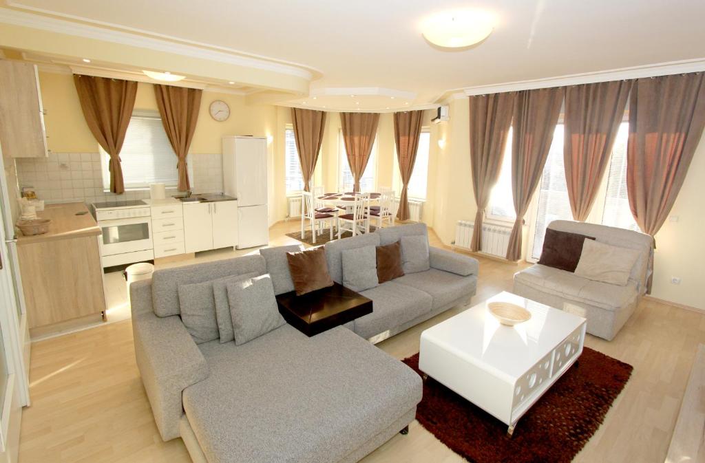 Белград квартиры. Apart Harmony at Maksima Belgrade. Квартира в Белграде до 100000 евро. Белград стоимость жилья.