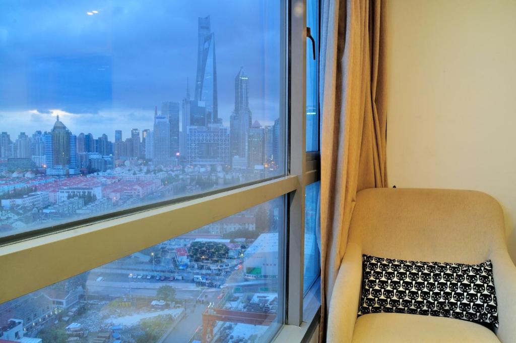 Двухместный (Номер с кроватью размера «king-size» и видом на город) апарт-отеля Shanghai Kingland Serviced Apartment, Шанхай