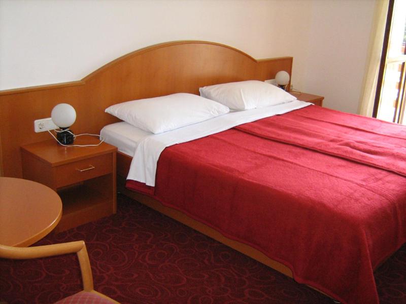 Двухместный (Двухместный номер с 1 кроватью и видом на бассейн) гостевого дома Villa Pincevic, Лопуд