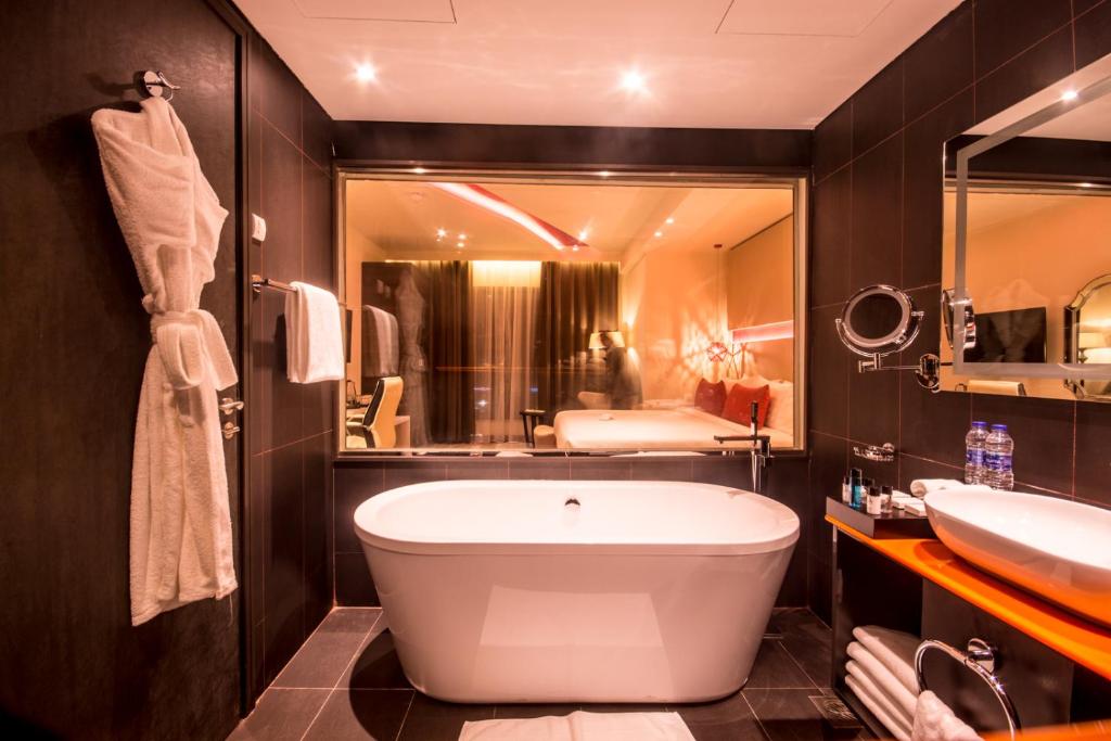 Двухместный (Двухместный номер «Премиум» с 2 отдельными кроватями) отеля Carnelian by Glory Bower Hotels, Маскат