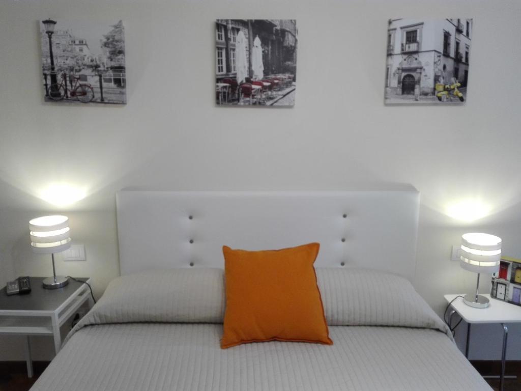 Двухместный (Двухместный номер с 1 кроватью и собственной ванной комнатой) отеля Residenza Piazza Moro, Бари